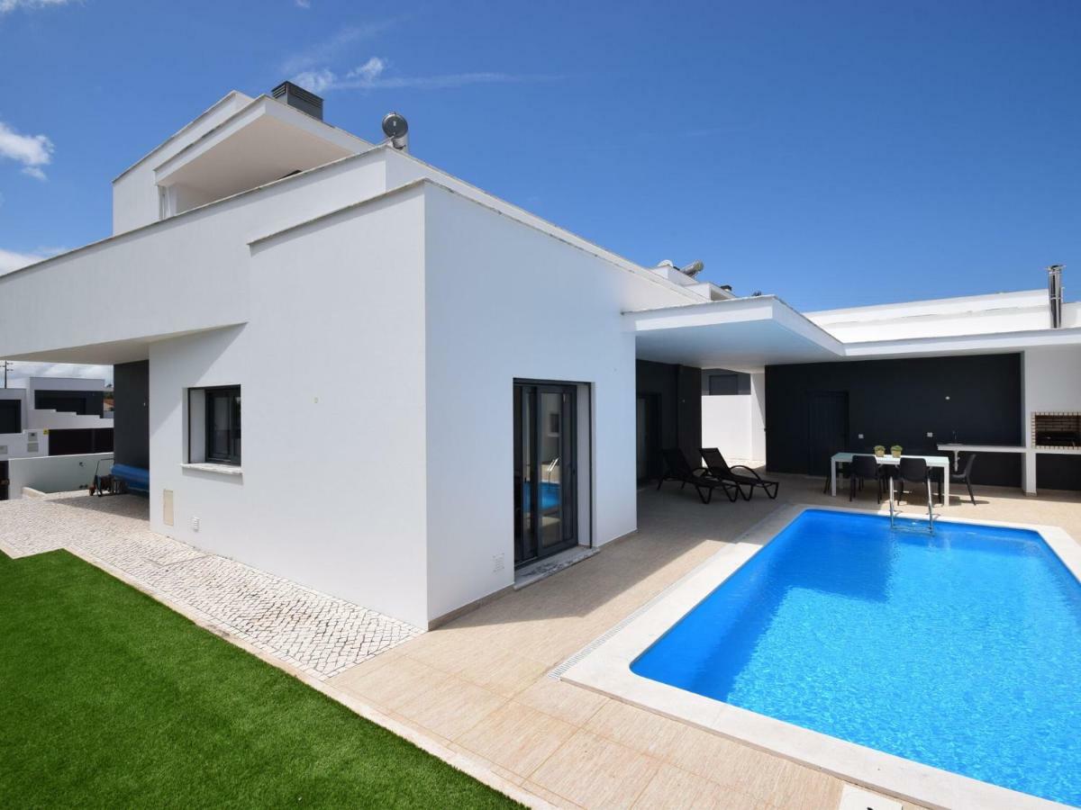 Modern Villa With Private Pool Near The Beautiful Beach Of Foz De Arelho Nadadouro Exterior foto